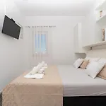 Penthouse Danijela With Jacuzzi Apartamento *