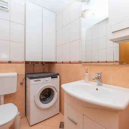 Penthouse Danijela With Jacuzzi 아파트