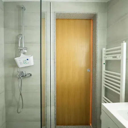 Penthouse Danijela With Jacuzzi 아파트
